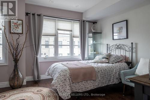 2027 Queensborough Gate, Mississauga, ON - Indoor Photo Showing Bedroom