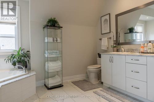 2027 Queensborough Gate, Mississauga, ON - Indoor Photo Showing Bathroom