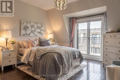 2027 Queensborough Gate, Mississauga, ON - Indoor Photo Showing Bedroom