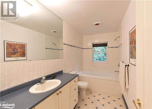 1923 Marchmont Road, Severn, ON - Indoor Photo Showing Bathroom