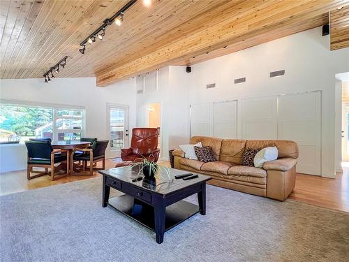 73 Jerome Drive, Brandon, MB - Indoor Photo Showing Living Room