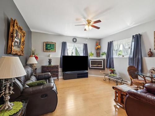 Logement - 229 Ch. Du Marquis, Pontiac, QC - Indoor Photo Showing Living Room