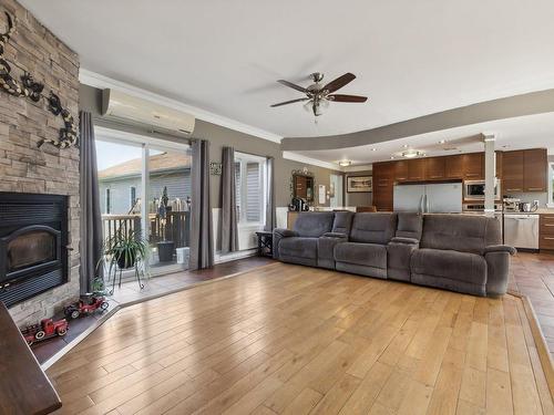 Salon - 229 Ch. Du Marquis, Pontiac, QC - Indoor Photo Showing Living Room With Fireplace