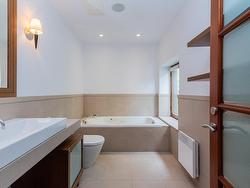 Ensuite bathroom - 