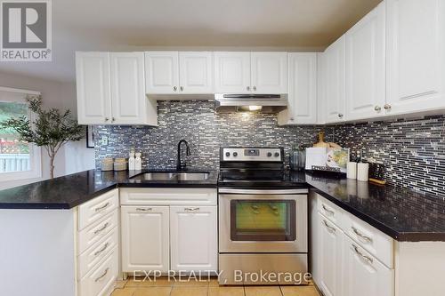 113 Large Crescent, Ajax, ON - Indoor Photo Showing Kitchen With Upgraded Kitchen