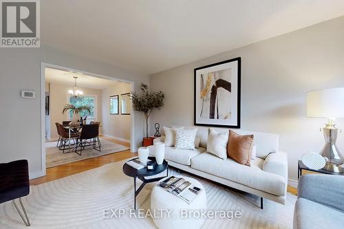 113 Large Crescent, Ajax, ON - Indoor Photo Showing Living Room