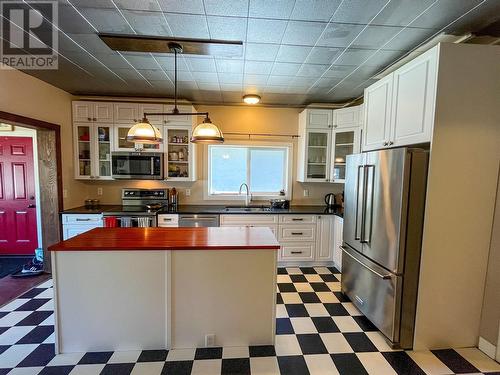 618 Papineau Street, Penticton, BC - Indoor Photo Showing Kitchen With Stainless Steel Kitchen With Double Sink