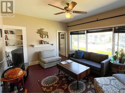 618 Papineau Street, Penticton, BC - Indoor Photo Showing Living Room