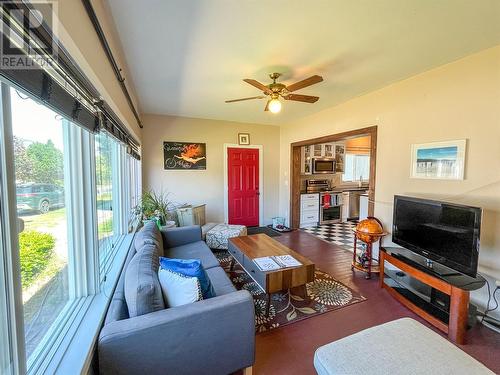 618 Papineau Street, Penticton, BC - Indoor Photo Showing Living Room