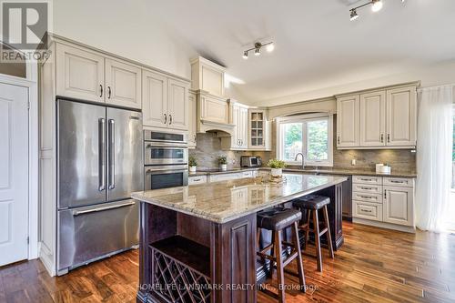 3948 Vandorf Side Road, Whitchurch-Stouffville, ON - Indoor Photo Showing Kitchen With Upgraded Kitchen