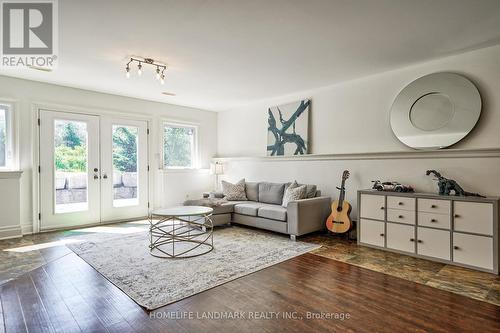 3948 Vandorf Side Road, Whitchurch-Stouffville, ON - Indoor Photo Showing Living Room