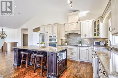 3948 Vandorf Sideroad, Whitchurch-Stouffville, ON - Indoor Photo Showing Kitchen With Upgraded Kitchen