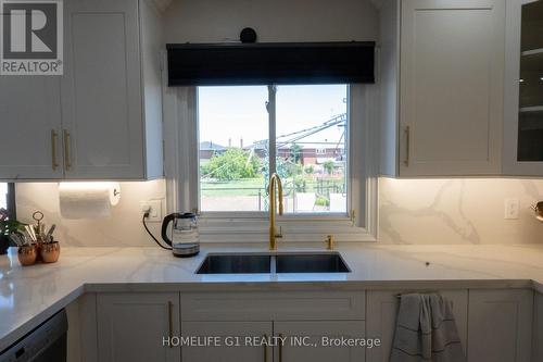 47 Zinnia Place, Vaughan, ON - Indoor Photo Showing Kitchen With Double Sink