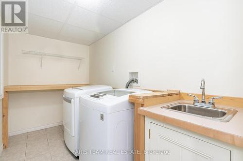 220 Mary Anne Drive, Barrie, ON - Indoor Photo Showing Laundry Room