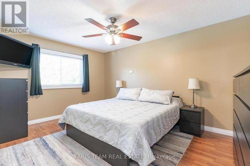 220 Mary Anne Drive, Barrie, ON - Indoor Photo Showing Bedroom