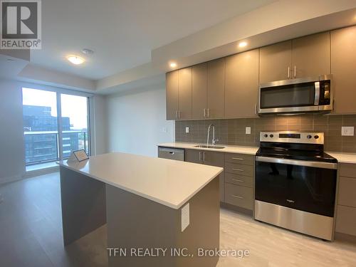 1308 - 3220 William Coltson Avenue, Oakville, ON - Indoor Photo Showing Kitchen