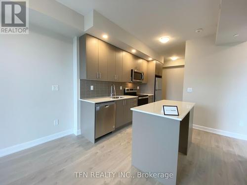 1308 - 3220 William Coltson Avenue, Oakville, ON - Indoor Photo Showing Kitchen