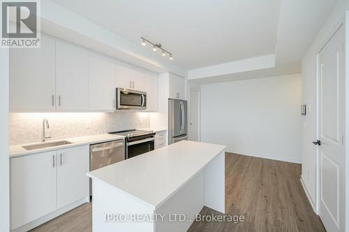 1909 - 335 Wheat Boom Drive, Oakville, ON - Indoor Photo Showing Kitchen With Upgraded Kitchen