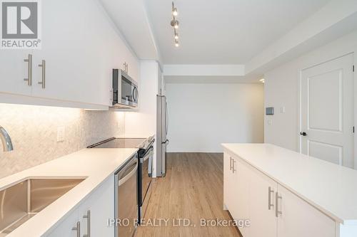 1909 - 335 Wheat Boom Drive, Oakville, ON - Indoor Photo Showing Kitchen