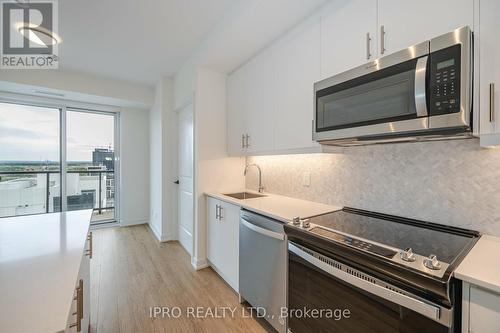 1909 - 335 Wheat Boom Drive, Oakville, ON - Indoor Photo Showing Kitchen With Upgraded Kitchen