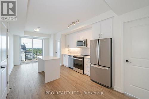 1909 - 335 Wheat Boom Drive, Oakville, ON - Indoor Photo Showing Kitchen