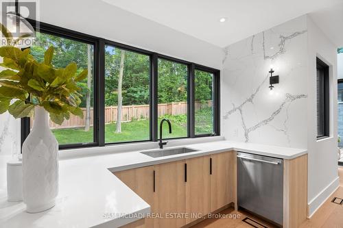 1500 Marshwood Place, Mississauga, ON - Indoor Photo Showing Kitchen