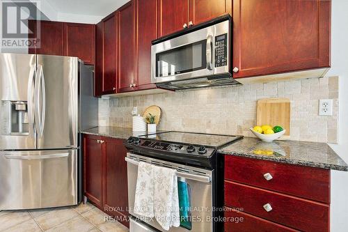 4727 Centretown Way, Mississauga, ON - Indoor Photo Showing Kitchen