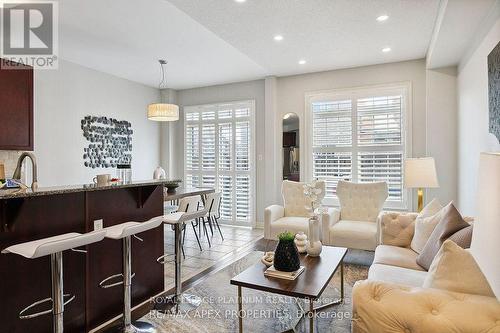 4727 Centretown Way, Mississauga, ON - Indoor Photo Showing Living Room