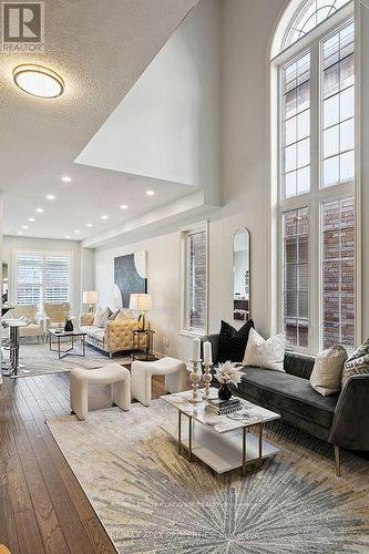 4727 Centretown Way, Mississauga, ON - Indoor Photo Showing Living Room