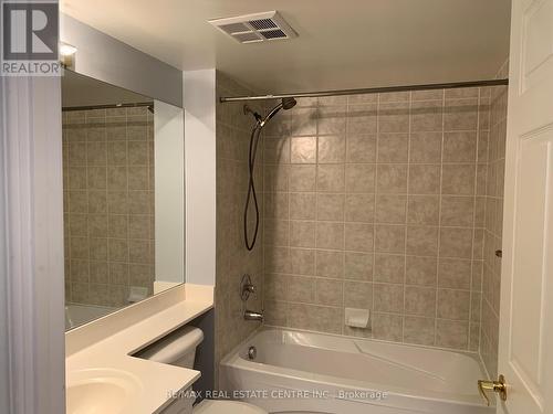 821 - 25 Kingsbridge Garden Circle, Mississauga, ON - Indoor Photo Showing Bathroom