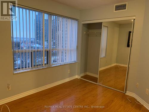 821 - 25 Kingsbridge Garden Circle, Mississauga, ON - Indoor Photo Showing Other Room