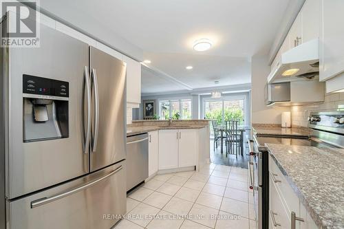 54 - 5662 Glen Erin Drive, Mississauga, ON - Indoor Photo Showing Kitchen