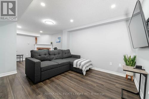 54 - 5662 Glen Erin Drive, Mississauga, ON - Indoor Photo Showing Living Room