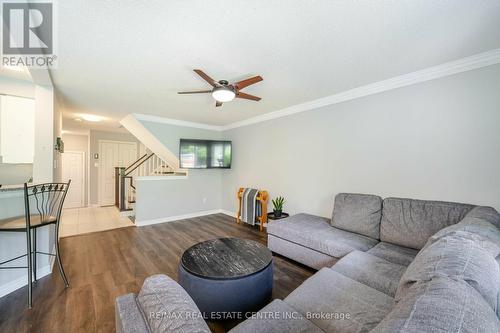 54 - 5662 Glen Erin Drive, Mississauga, ON - Indoor Photo Showing Living Room