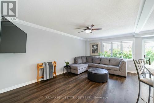 54 - 5662 Glen Erin Drive, Mississauga, ON - Indoor Photo Showing Living Room