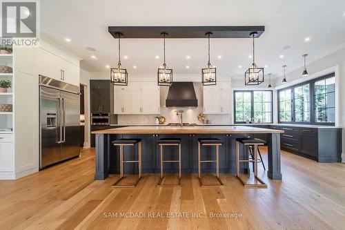 584 Fourth Line, Oakville, ON - Indoor Photo Showing Kitchen With Upgraded Kitchen