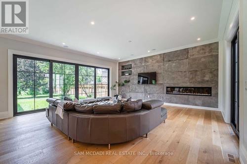 584 Fourth Line, Oakville, ON - Indoor Photo Showing Living Room With Fireplace