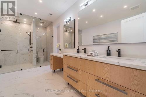 584 Fourth Line, Oakville, ON - Indoor Photo Showing Bathroom