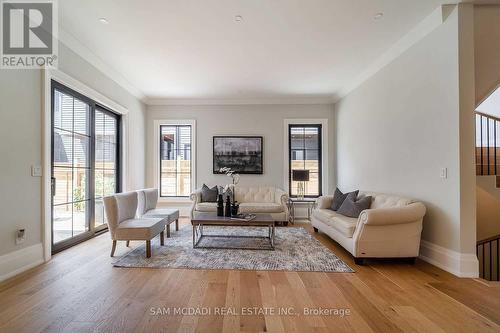 584 Fourth Line, Oakville, ON - Indoor Photo Showing Living Room