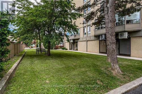 209 - 10 John Street, Hamilton (Dundas), ON - Outdoor