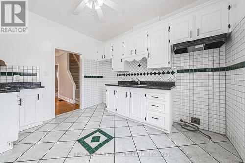 28 Fullerton Avenue, Hamilton, ON - Indoor Photo Showing Kitchen