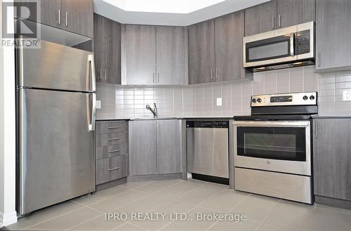 305 - 560 North Service Road, Grimsby, ON - Indoor Photo Showing Kitchen