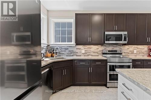 15 Efthemio Court, West Lincoln, ON - Indoor Photo Showing Kitchen With Upgraded Kitchen