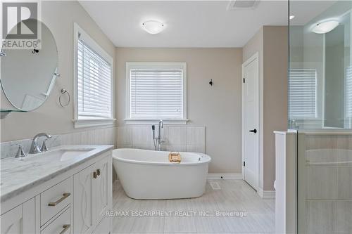 15 Efthemio Court, West Lincoln, ON - Indoor Photo Showing Bathroom