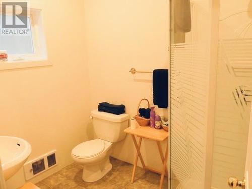 4871 Quesnel Forks Road, Likely, BC - Indoor Photo Showing Bathroom