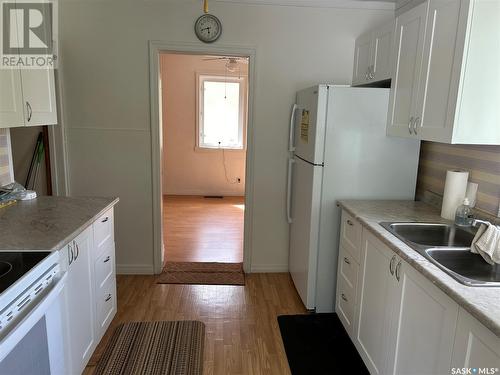 950 17Th Street W, Prince Albert, SK - Indoor Photo Showing Kitchen With Double Sink