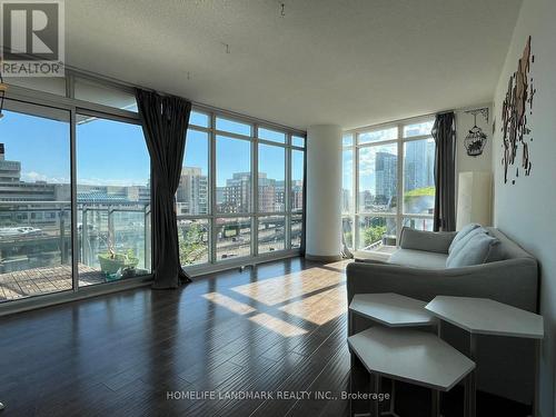 615 - 11 Brunel Court, Toronto, ON - Indoor Photo Showing Living Room