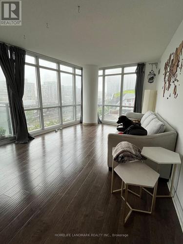 615 - 11 Brunel Court, Toronto, ON - Indoor Photo Showing Living Room