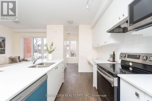 5A Clintwood Gate, Toronto, ON - Indoor Photo Showing Kitchen With Stainless Steel Kitchen With Double Sink With Upgraded Kitchen