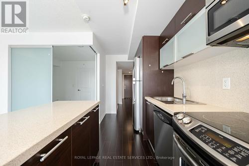 2714 - 386 Yonge Street, Toronto, ON - Indoor Photo Showing Kitchen With Upgraded Kitchen